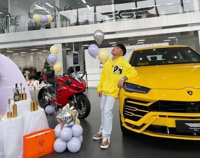 中国rapper到底都开哪些豪车,又是哪位rapper既做代驾又骑电动车? | 第8张 | 嘻哈中国 中国rapper到底都开哪些豪车,又是哪位rapper既做代驾又骑电动车? | 第8张