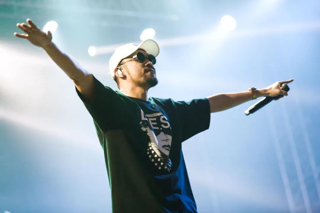 世纪之初，热狗的盗版碟和毛片一起被销毁 | 第4张