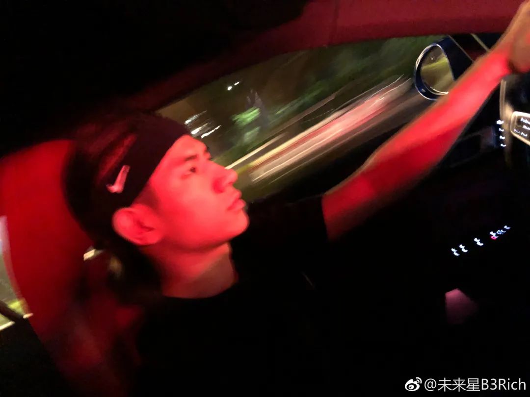 中国rapper到底都开哪些豪车,又是哪位rapper既做代驾又骑电动车? | 第33张 | 嘻哈中国 中国rapper到底都开哪些豪车,又是哪位rapper既做代驾又骑电动车? | 第33张