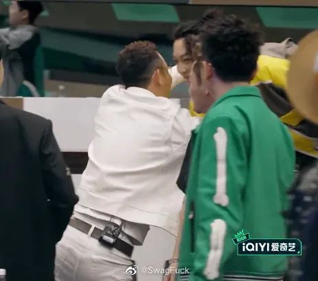 GAI Psy.P 盛宇历史性拥抱!回应Diss争议!而PGONE直接被打码了! | 第5张 | 嘻哈中国 GAI Psy.P 盛宇历史性拥抱!回应Diss争议!而PGONE直接被打码了! | 第5张