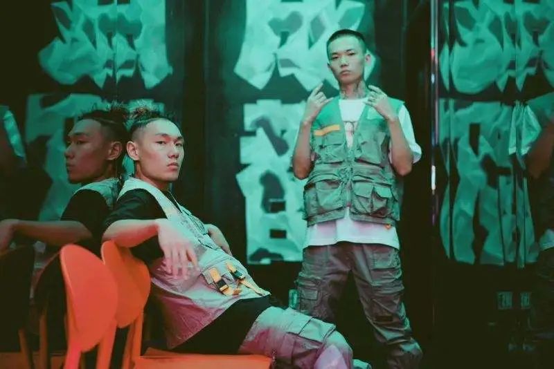 狂撒10W现金？电击小子Kenrobb现场疯狂撒钱！！ | 第16张