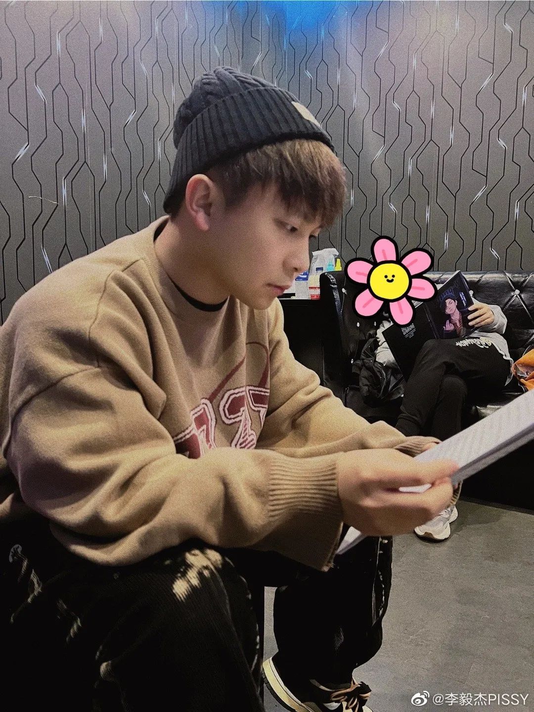 从与网络歌手重名到让名字登上春晚,从最红色的团体到最地下的厂牌,这是他的故事 | 第11张 | 嘻哈中国 从与网络歌手重名到让名字登上春晚,从最红色的团体到最地下的厂牌,这是他的故事 | 第11张