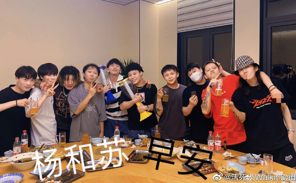 VaVa被骂上热搜,只因说了“我随时替国出征” | 第11张 | 嘻哈中国 VaVa被骂上热搜,只因说了“我随时替国出征” | 第11张