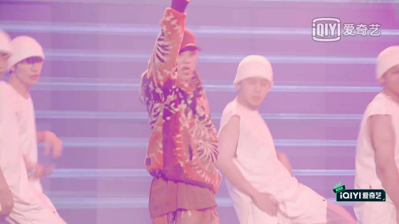 GALI蒙眼表演，表示“rapper不需要提词器”；黄旭被淘汰后热狗带领大家集体退赛？ | 第5张