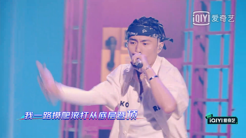 GALI蒙眼表演，表示“rapper不需要提词器”；黄旭被淘汰后热狗带领大家集体退赛？ | 第7张