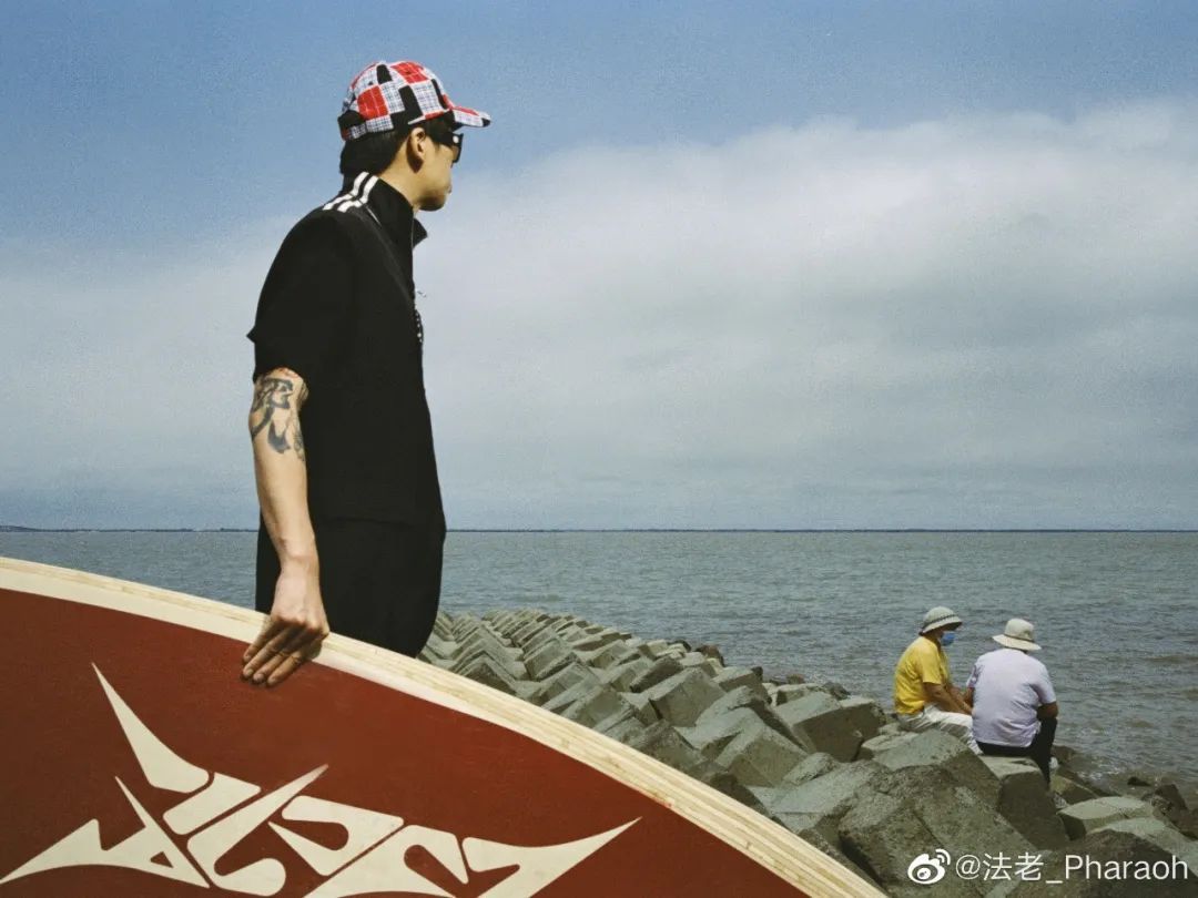 合作幼杀、龚琳娜，拿下网易云热搜第一，法老的新专辑真的超越《生于未来》了吗？ | 第13张