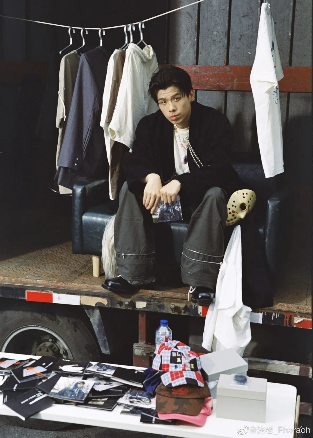 合作幼杀、龚琳娜，拿下网易云热搜第一，法老的新专辑真的超越《生于未来》了吗？ | 第15张