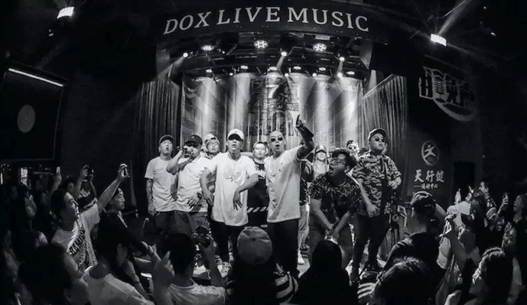 红花归来?弹壳首次在综艺重唱《黑怕不怕黑》! | 第2张 | 嘻哈中国 红花归来?弹壳首次在综艺重唱《黑怕不怕黑》! | 第2张