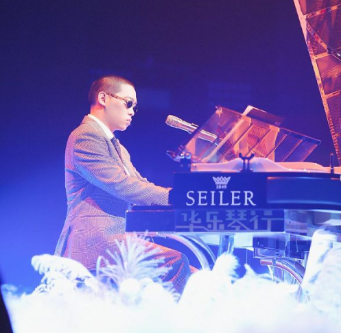 红花归来?弹壳首次在综艺重唱《黑怕不怕黑》! | 第13张 | 嘻哈中国 红花归来?弹壳首次在综艺重唱《黑怕不怕黑》! | 第13张