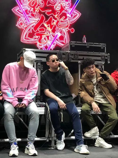 红花归来?弹壳首次在综艺重唱《黑怕不怕黑》! | 第16张 | 嘻哈中国 红花归来?弹壳首次在综艺重唱《黑怕不怕黑》! | 第16张