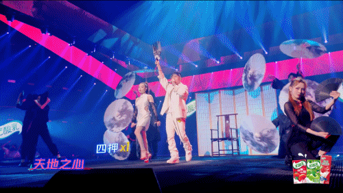 杨和苏与GAI上演真正的巅峰对决,但热狗的表演却让选手、主持人和观众都为之落泪 | 第3张 | 嘻哈中国 杨和苏与GAI上演真正的巅峰对决,但热狗的表演却让选手、主持人和观众都为之落泪 | 第3张