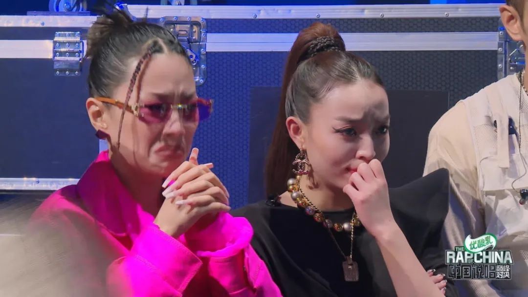 杨和苏与GAI上演真正的巅峰对决,但热狗的表演却让选手、主持人和观众都为之落泪 | 第16张 | 嘻哈中国 杨和苏与GAI上演真正的巅峰对决,但热狗的表演却让选手、主持人和观众都为之落泪 | 第16张