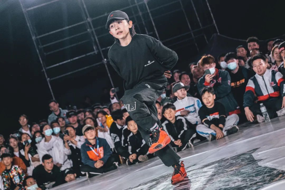 Bboy李后桦:刚跳街舞每天哭鼻子,现在12岁独自外出参赛夺冠 | 第2张 | 嘻哈中国 Bboy李后桦:刚跳街舞每天哭鼻子,现在12岁独自外出参赛夺冠 | 第2张