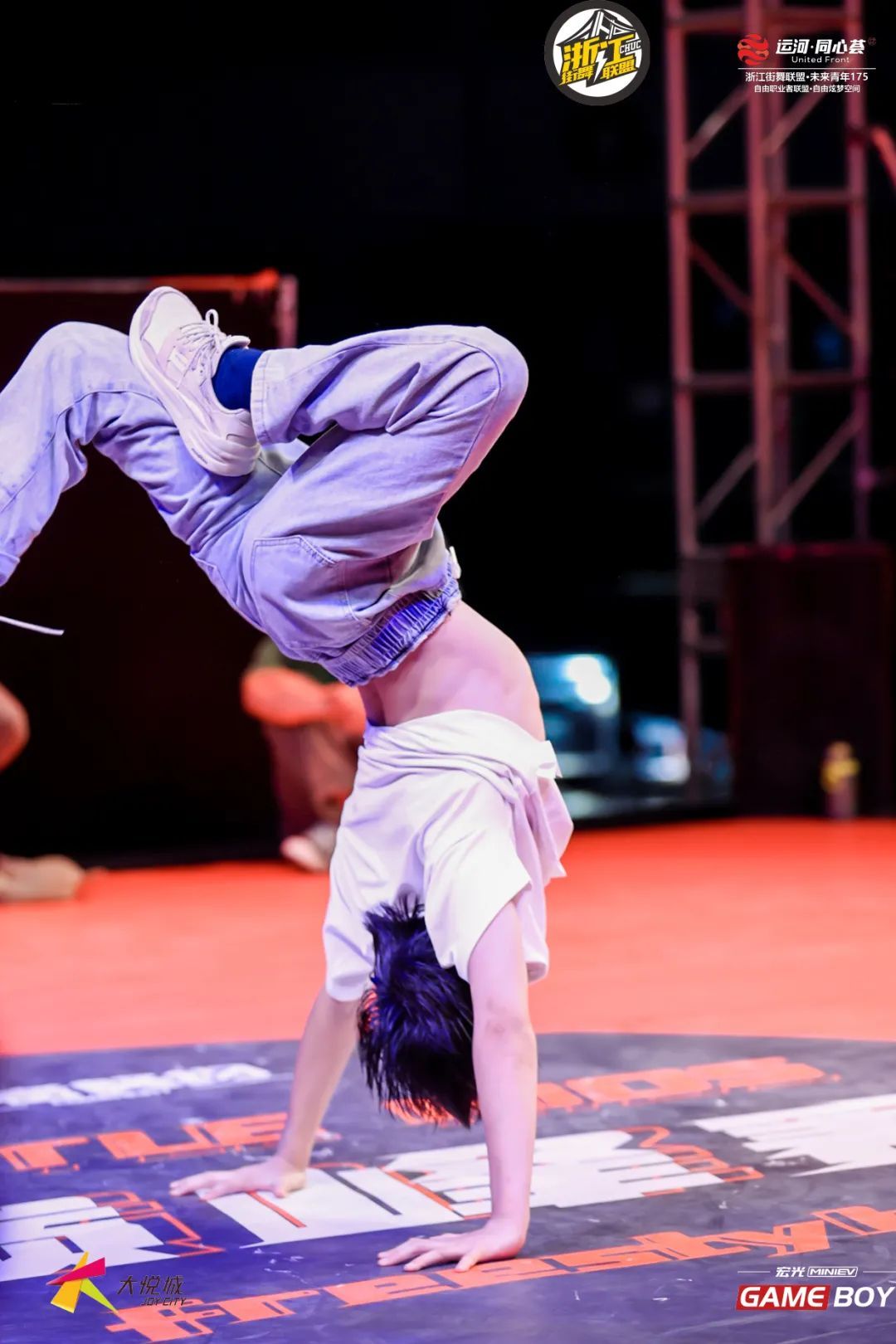 Bboy李后桦:刚跳街舞每天哭鼻子,现在12岁独自外出参赛夺冠 | 第8张 | 嘻哈中国 Bboy李后桦:刚跳街舞每天哭鼻子,现在12岁独自外出参赛夺冠 | 第8张