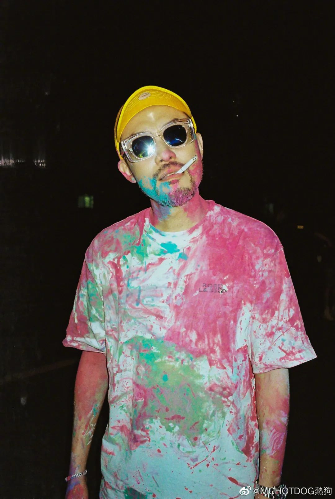 热狗在音乐节唱了原版《脏艺术家》 | 第2张