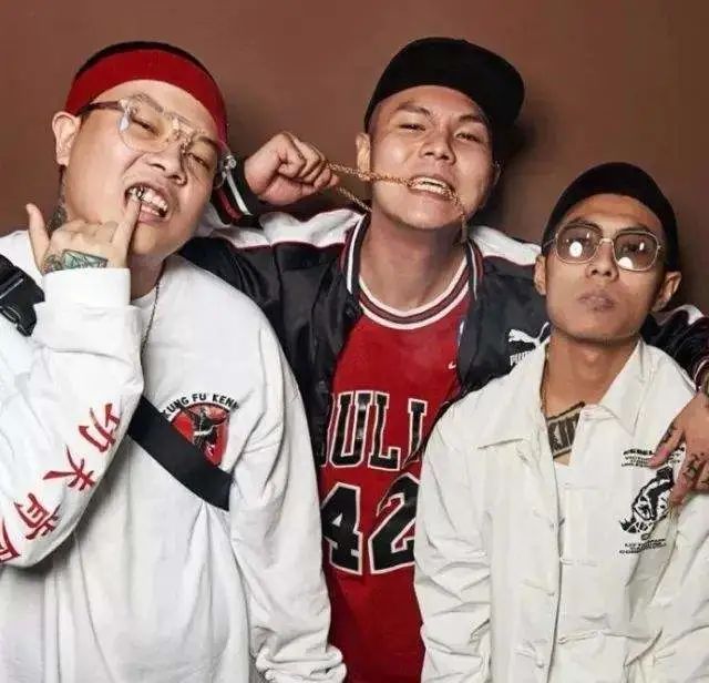 功夫胖感动落泪!刘聪、盛宇争相转发! 说唱圈最好的兄弟情! | 第13张 | 嘻哈中国 功夫胖感动落泪!刘聪、盛宇争相转发! 说唱圈最好的兄弟情! | 第13张