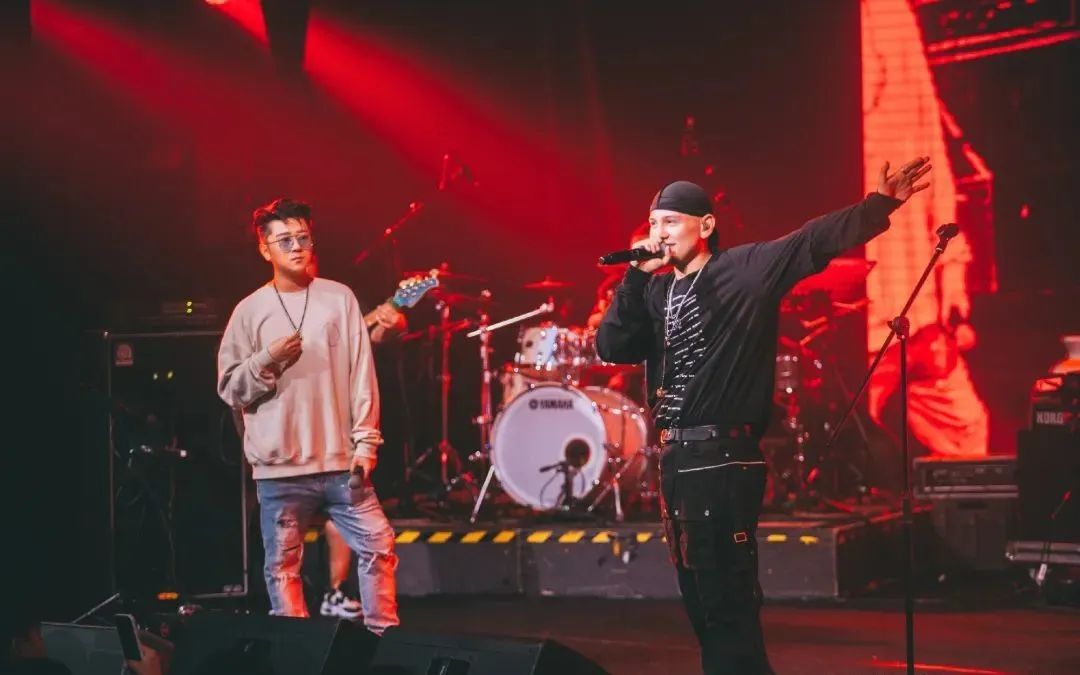 艾热和王以太巡演票价799?姜云升粉丝这次选择碰瓷艾福杰尼!! | 第3张 | 嘻哈中国 艾热和王以太巡演票价799?姜云升粉丝这次选择碰瓷艾福杰尼!! | 第3张