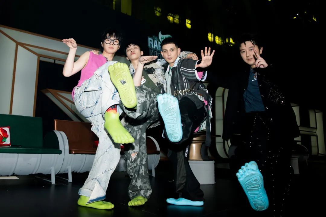 艾热和王以太巡演票价799?姜云升粉丝这次选择碰瓷艾福杰尼!! | 第7张 | 嘻哈中国 艾热和王以太巡演票价799?姜云升粉丝这次选择碰瓷艾福杰尼!! | 第7张