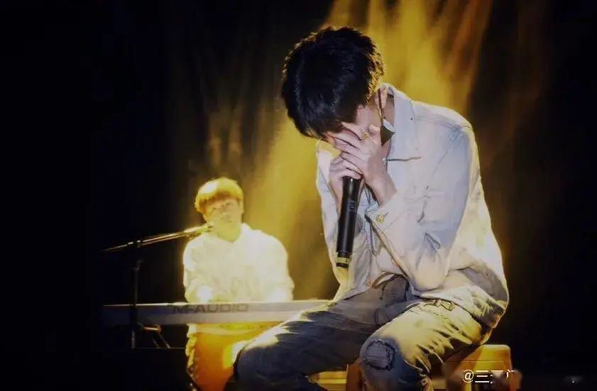 艾热和王以太巡演票价799?姜云升粉丝这次选择碰瓷艾福杰尼!! | 第6张 | 嘻哈中国 艾热和王以太巡演票价799?姜云升粉丝这次选择碰瓷艾福杰尼!! | 第6张