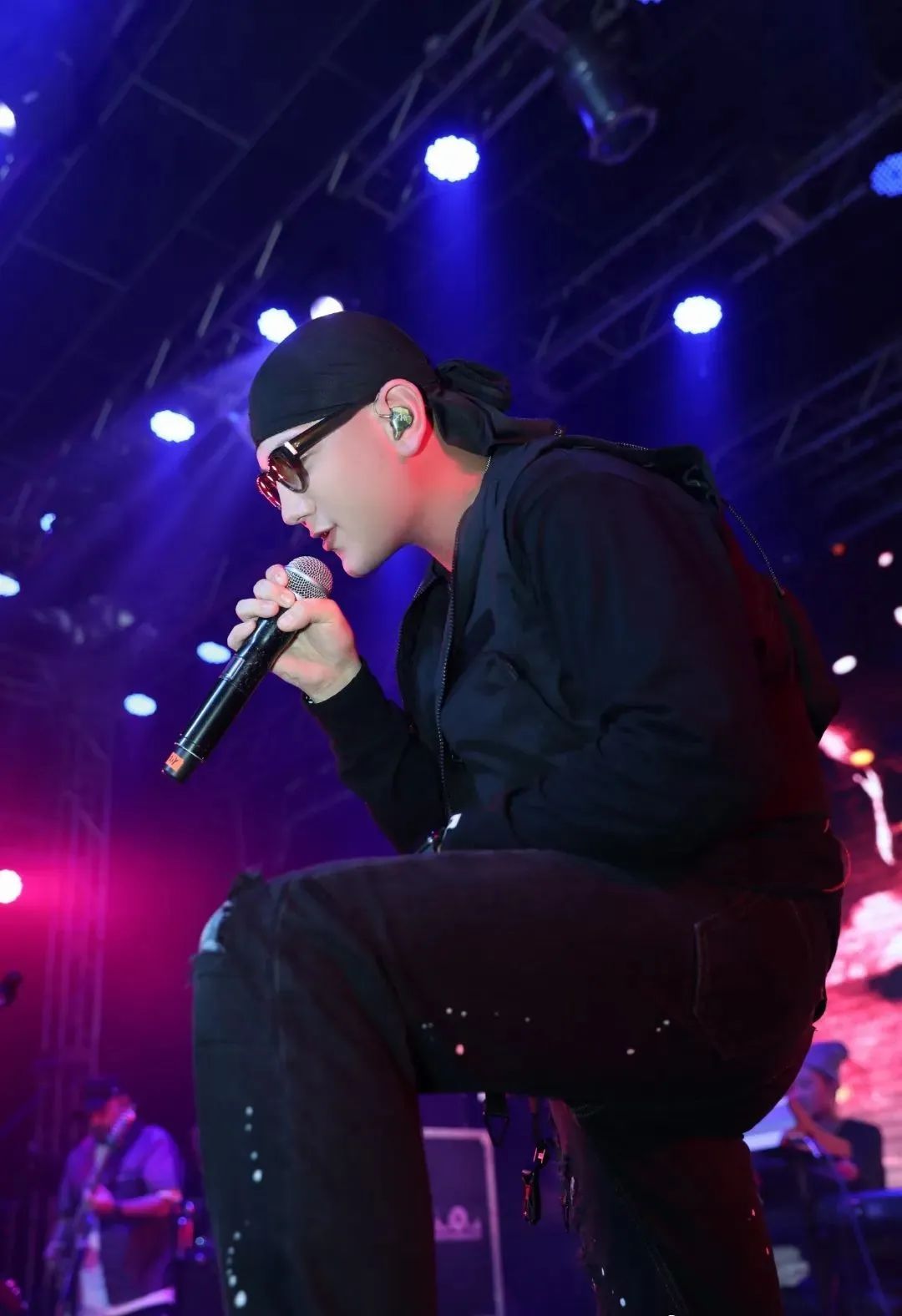 艾热和王以太巡演票价799?姜云升粉丝这次选择碰瓷艾福杰尼!! | 第17张 | 嘻哈中国 艾热和王以太巡演票价799?姜云升粉丝这次选择碰瓷艾福杰尼!! | 第17张