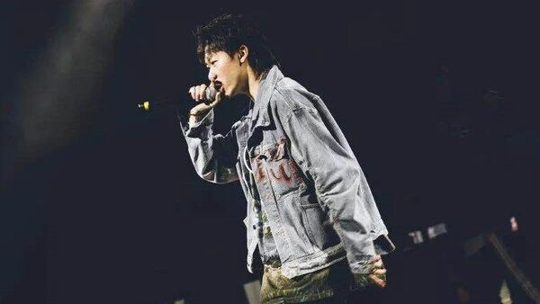 福克斯再一次证明，地下rapper想走偶像路线进入主流市场太难了！