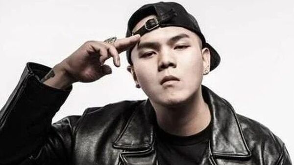 他帮助了处在低谷的GAI，beef过后替海尔打广告，PG One被万人唾骂时说出了那句：人是人、歌是歌、事是事