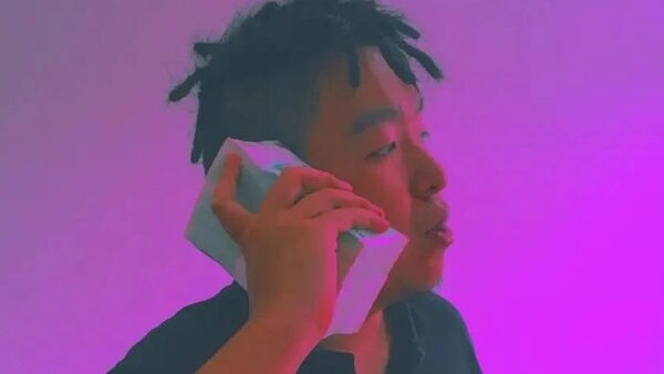 曾经人气爆炸的狠毒男孩回来了，他用现实告诉我们什么叫人走茶凉