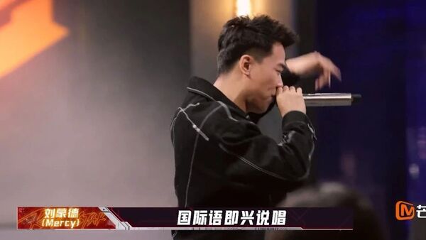 没必要嘲讽Mercy，他只是个平平无奇的十级国际语学者罢了