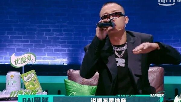 GAI成了最严格的说唱导师,小口酥表演镜头还在,微博发问:专家们请问我又抄了谁?