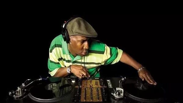 电子音乐常用乐器:鼓机