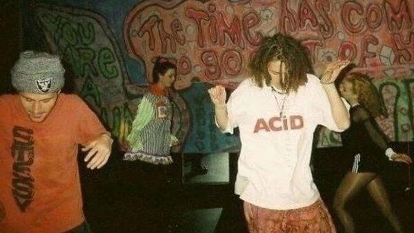 Rave究竟是个啥？真的是去蹦迪的意思吗？