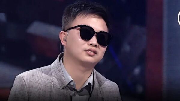 质疑光光不公后，OG方仔又骂mercy“你家吗勒批”！