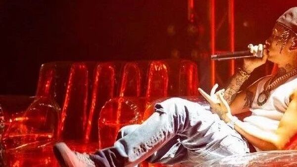 怒怼服装品牌侵权、巡演充斥大量黄牛、被台下观众起哄喊“易梦玲”，马思唯最近怎么了？