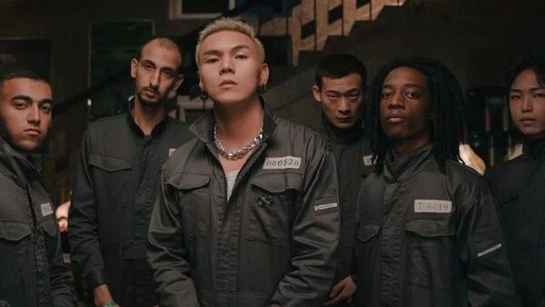 现场高喊“一挑五”惹大傻尴尬！还有人在疯狂背祖训？