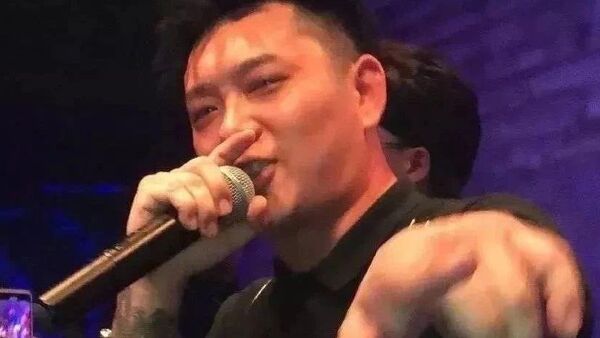 《野狼Disco》伴奏制作人发声澄清后，为什么没人去骂台湾的陈先生？