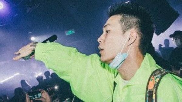 贝贝打字Diss网友,却惨遭嘲讽:“PG One真的甩贝贝几条街”!