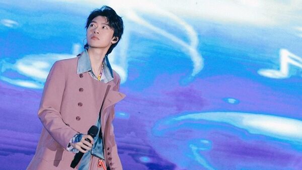 福克斯是公众人物就不能回怼嘴臭的假粉？