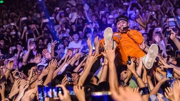 刘聪新一轮巡演,两秒售罄,竟然引发了老粉和节目粉之间的骂战…