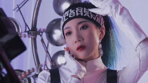 法老不再沙雕、AR反思过去、派克特回归初心，11个知名音乐人都在乃万的这张专辑里