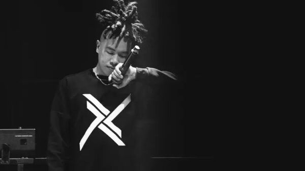 没等赵辰龙出手，他的小弟就把对方给团灭了