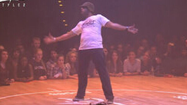 Crazy Kyo vs Nelson – Snipes Funkin’ Stylez 2014 Popping 半决赛