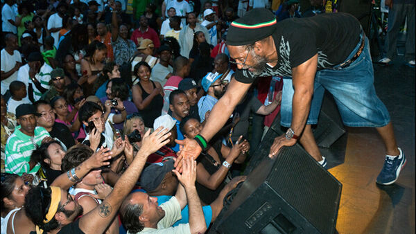 一个bboy在地板上做的什么才是属于真正的break