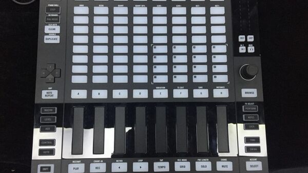 NI 音乐创作控制器 Maschine Jam 第一时间上手