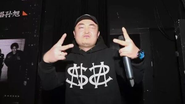 边工作边赔着钱做Hiphop比赛 北京说唱应该记住他 拾叁