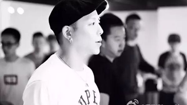 黄景行：我们也狂妄过 但我们不骂人 多一点尊重