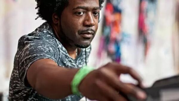 连EDM音乐之父都不认识 那你去音乐节只是为了发自拍