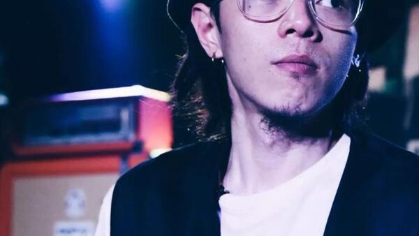 在讨论"新说唱"之前 先让他带我们回丹镇北京的秘密基地