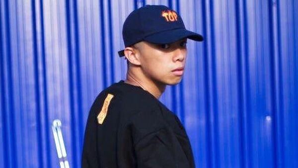 在舞台上风光的rapper背后，到底都隐藏着一群什么人？