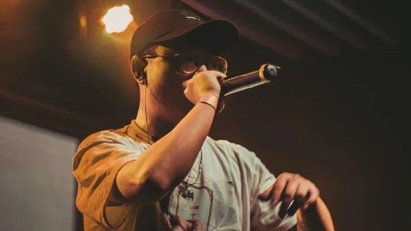 王愚 他是说唱圈每年救人最多的rapper 其中99%都是他的粉丝