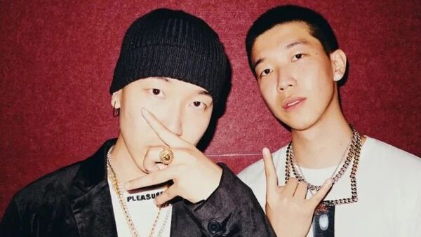 地下8英里内评的最强冠军，他们是说唱圈中让人无比期待的双胞胎兄弟